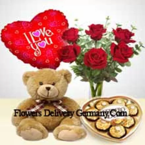 7 Trandafiri roșii cu puțin ferigă într-un vas de sticlă, un ursuleț de pluș maro de 14 inch, 8 bucăți de ciocolată Ferrero Rocher în formă de inimă și un balon "Te iubesc"